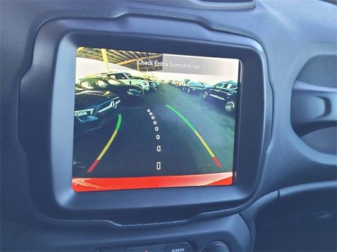 Certified 2022 Jeep Renegade Latitude w/ Convenience Group image 10