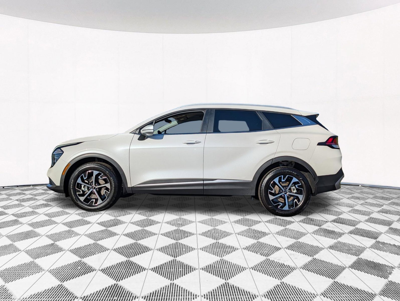 Used 2025 Kia Sportage EX AWD/4WD image 11