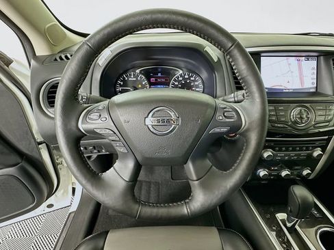 Used 2020 Nissan Pathfinder SL image 11