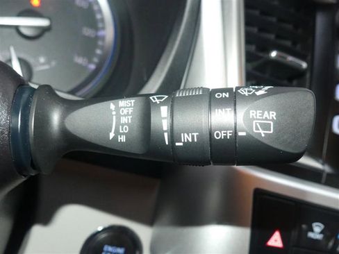 Used 2019 Toyota Highlander XLE image 39