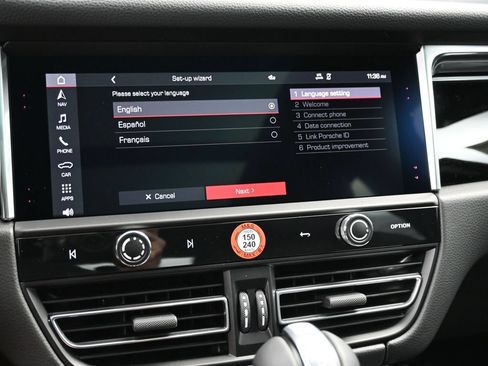 Certified 2026 Porsche Macan AWD/4WD image 5
