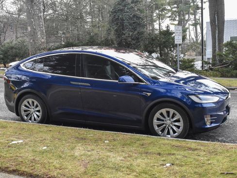 Used 2018 Tesla Model X 75D image 11