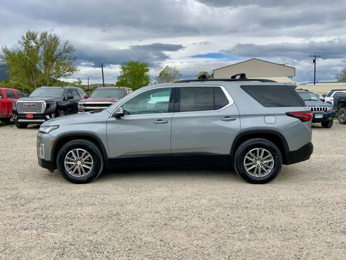 Used 2023 Chevrolet Traverse LT w/ Rear Camera Mirror Package AWD/4WD image 2