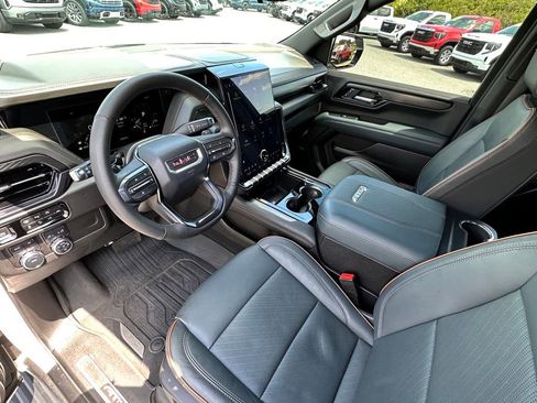 Certified 2025 GMC Yukon AT4 w/ AT4 Premium Package AWD/4WD image 20