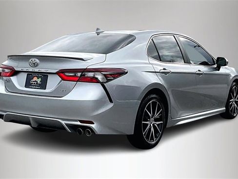 Used 2021 Toyota Camry SE image 5