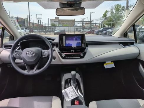 Used 2026 Toyota Corolla LE w/ LE Premium Package FWD image 12