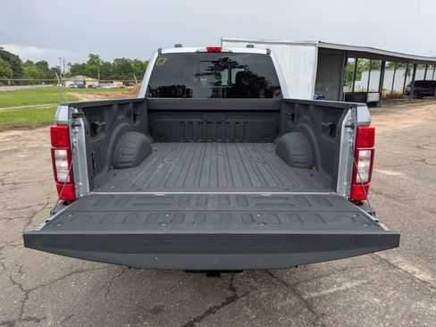 Used 2021 Ford F250 Lariat w/ Lariat Value Package RWD image 13