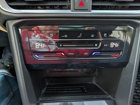 Certified 2025 Volkswagen Taos SEL image 33