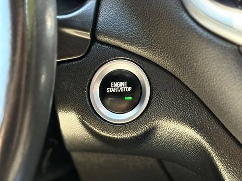 Used 2020 Chevrolet Equinox LT w/ Driver Convenience Package FWD image 13