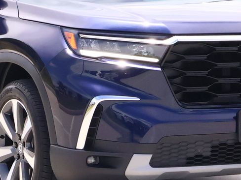 Used 2025 Honda Pilot Elite image 7
