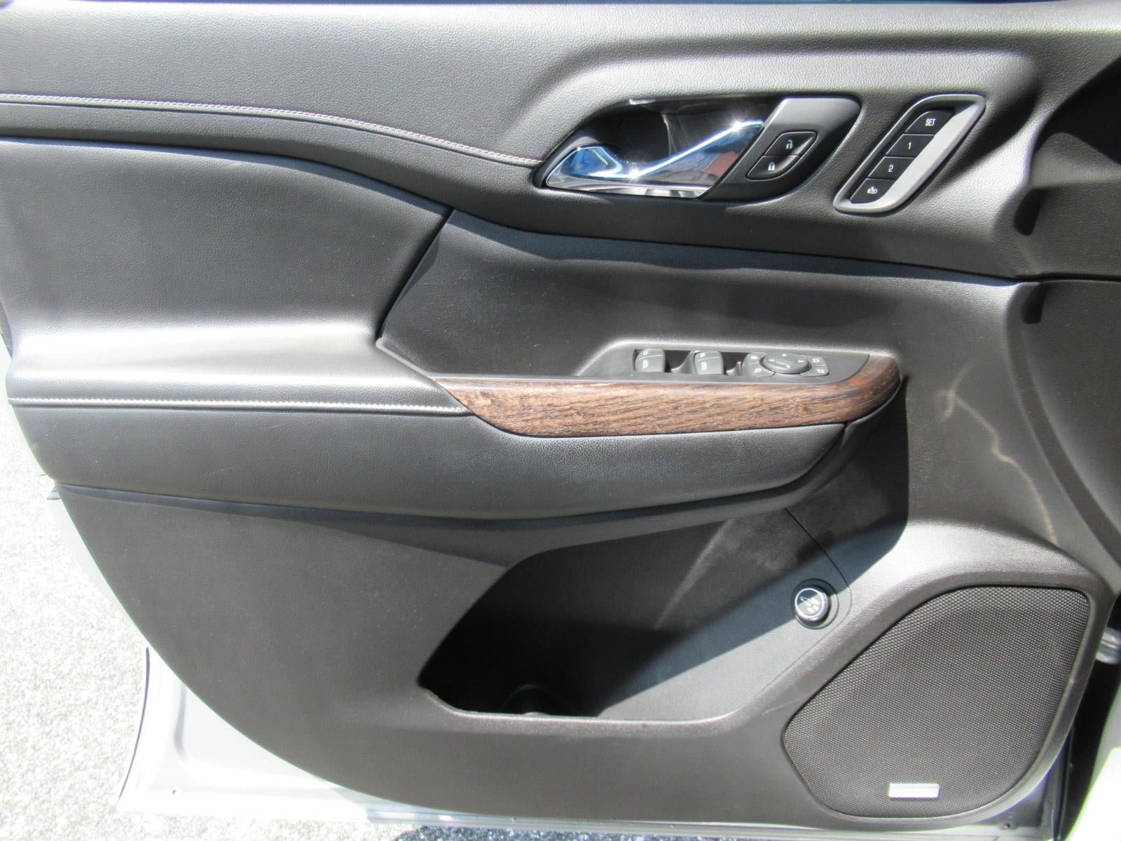 Used 2020 GMC Acadia Denali w/ Technology Package FWD image 21