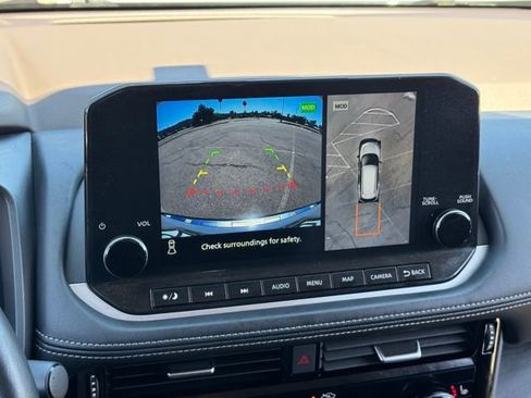 Used 2022 Nissan Rogue Platinum w/ Head-Up Display Package image 13