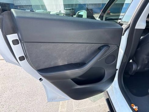 Used 2022 Tesla Model Y Performance AWD/4WD image 14