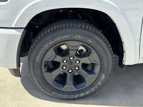 New 2026 RAM 1500 4x4 Crew Cab image 7