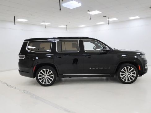 Used 2022 Jeep Grand Wagoneer Series II w/ Premium Group II image 2