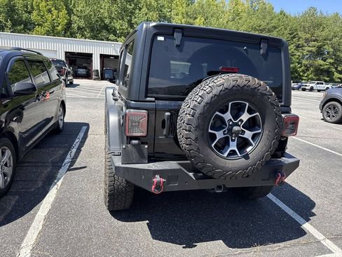 Used 2023 Jeep Wrangler Unlimited Rubicon w/ Cold Weather Group AWD/4WD image 18
