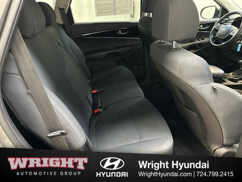 Used 2019 Kia Sorento LX image 16