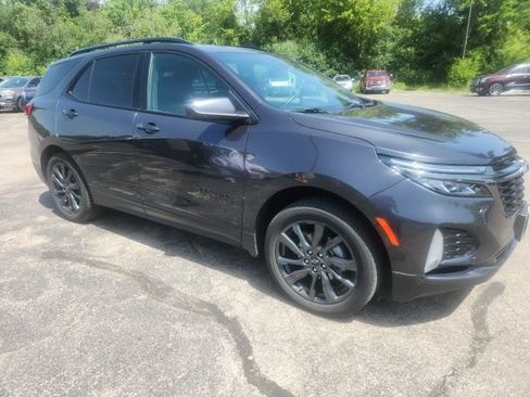 Used 2023 Chevrolet Equinox RS AWD/4WD image 3
