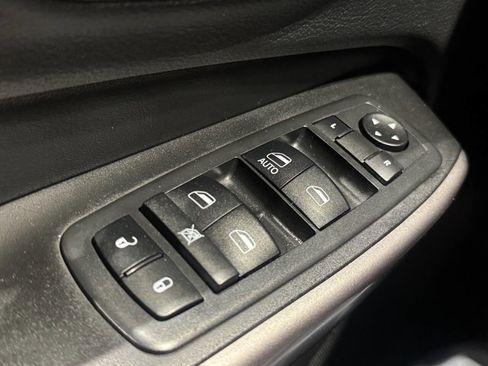 Used 2019 Jeep Cherokee Latitude w/ Cold Weather Group image 28