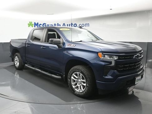 Used 2023 Chevrolet Silverado 1500 RST w/ Z71 Off-Road Package AWD/4WD image 2