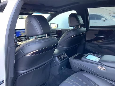 Used 2022 Lexus LS 500 w/ Luxury Package RWD image 12