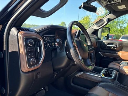 Used 2022 Chevrolet Silverado 3500 High Country AWD/4WD image 8