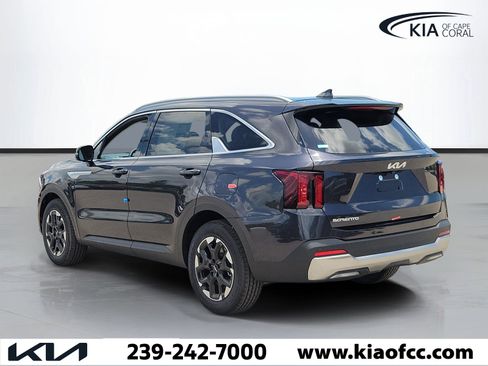 New 2026 Kia Sorento S FWD image 4