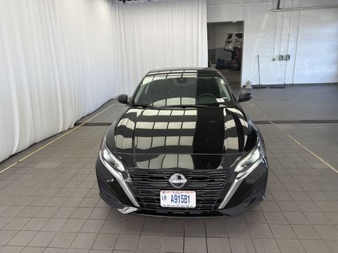 Used 2025 Nissan Altima 2.5 SV image 2