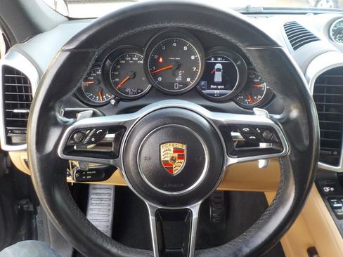 Used 2016 Porsche Cayenne w/ Premium Package image 11