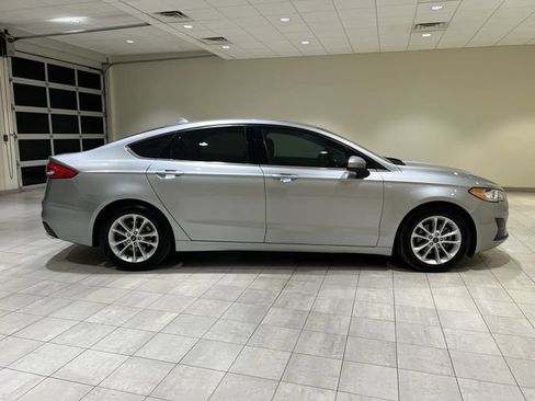 Used 2020 Ford Fusion SE FWD image 6
