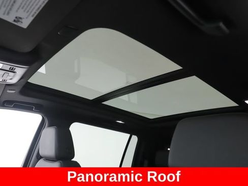 Used 2024 Chevrolet Suburban Z71 w/ Luxury Package AWD/4WD image 18