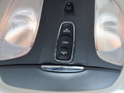 Used 2017 Chrysler 200 Limited Platinum w/ Comfort & Convenience Group image 23