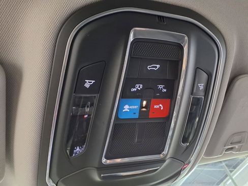 Used 2023 Jeep Grand Cherokee Laredo w/ Luxury Tech Group I AWD/4WD image 16
