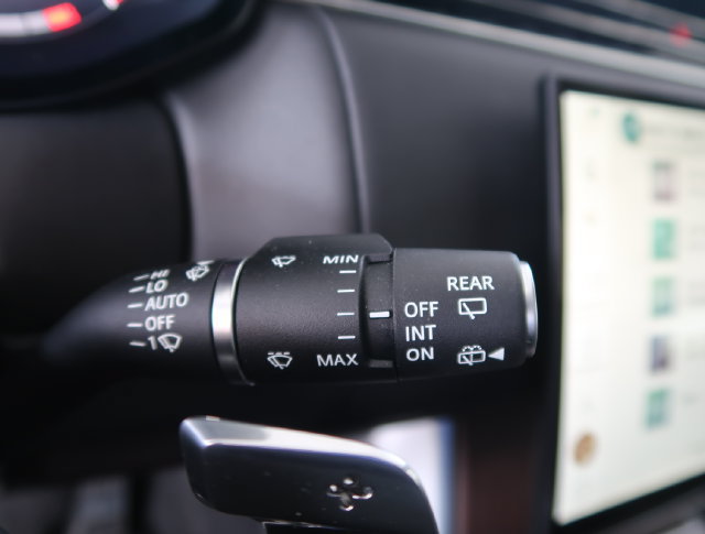 Used 2025 Land Rover Range Rover SE AWD/4WD image 21