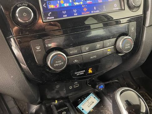 Used 2020 Nissan Rogue SV w/ Premium Package AWD/4WD image 8