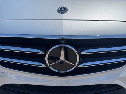 Used 2019 Mercedes-Benz E 300 4MATIC image 9