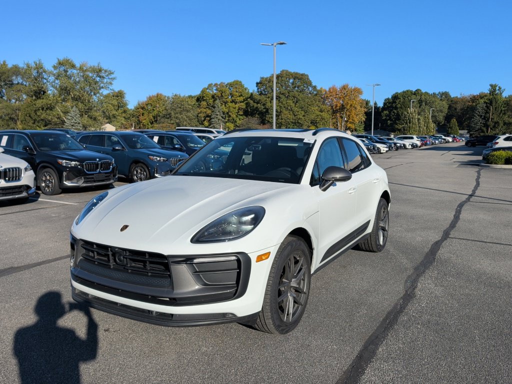 Used 2025 Porsche Macan Turbo AWD/4WD image 2
