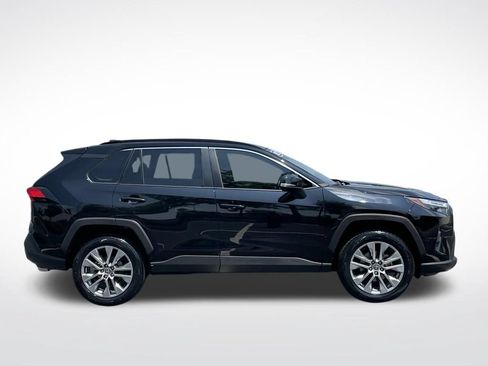 Used 2022 Toyota RAV4 XLE Premium FWD image 7