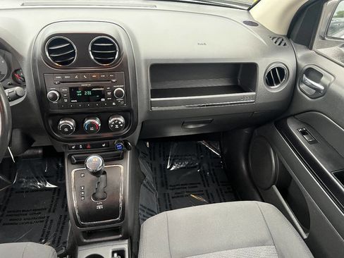 Used 2011 Jeep Compass Latitude AWD/4WD image 30