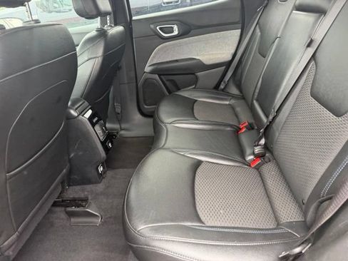 Used 2024 Jeep Compass Latitude AWD/4WD image 7