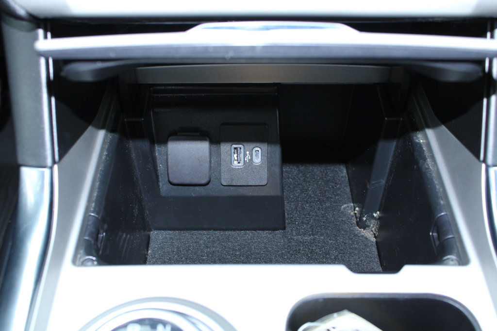 Used 2022 Ford Explorer XLT w/ Equipment Group 202A AWD/4WD image 28