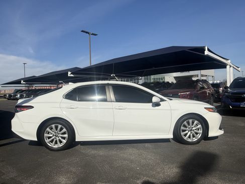 Used 2019 Toyota Camry LE image 8