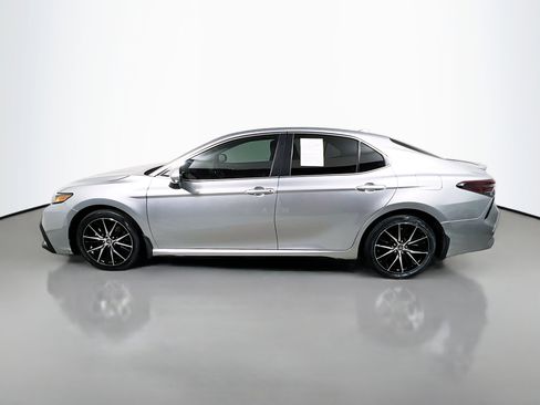 Used 2024 Toyota Camry SE image 9