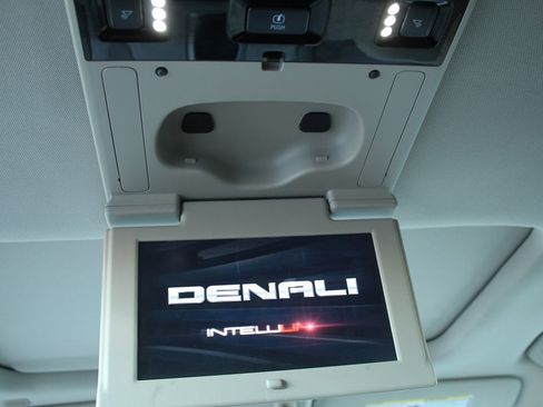 Used 2018 GMC Yukon XL Denali w/ Open Road Package image 27