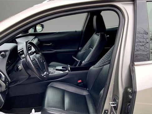 Used 2021 Lexus UX 200 w/ Accessory Package (Z2) image 18