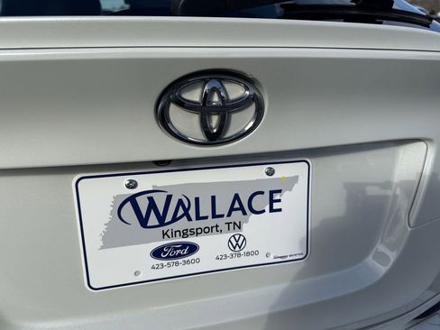 Used 2020 Toyota C-HR XLE image 6