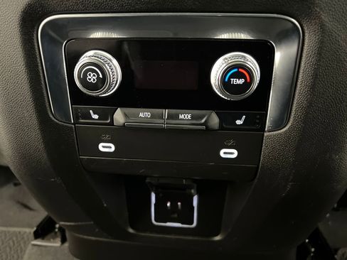 Used 2023 GMC Yukon Denali image 23