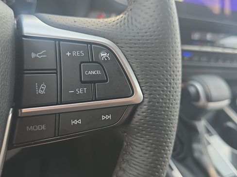 Used 2025 Toyota Sienna Platinum AWD/4WD image 24
