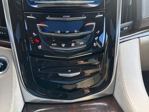 Used 2016 Cadillac Escalade Premium image 25