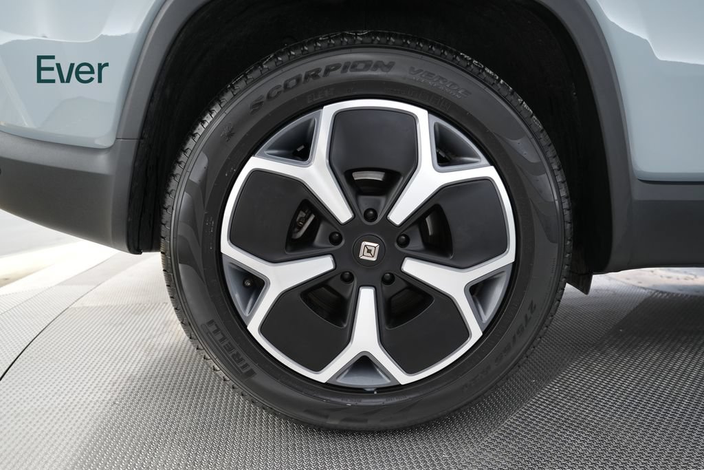 Used 2024 Rivian R1S Adventure Dual AWD/4WD image 9